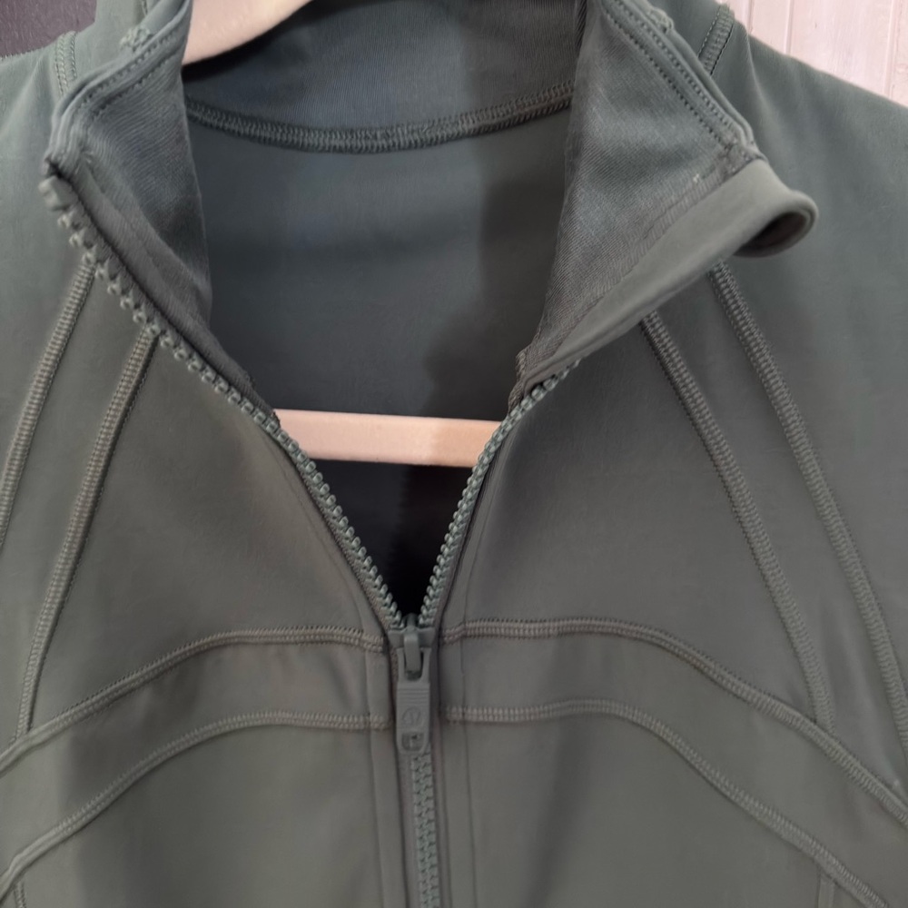 Lululemon Define Cropped Jacket Medium Forest Sz8 - image 4